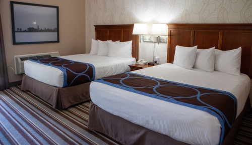 Room, 2 Queen Beds, Non Smoking (Street View, Lower Floor)