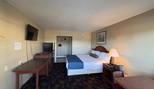 Standard Queen Room