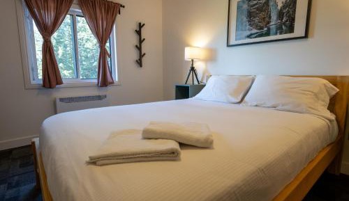 Queen Room with Shared Bathroom