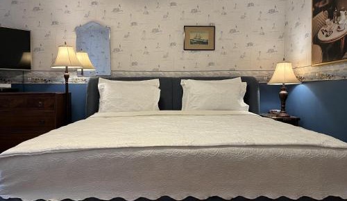 Suite with Lake View
