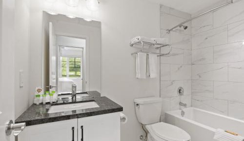 Suite with Lake View