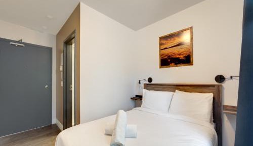 Double Room with Private Bathroom