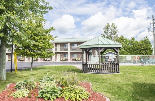 Gananoque Hotel | Quality Inn & Suites 1000 Islands
