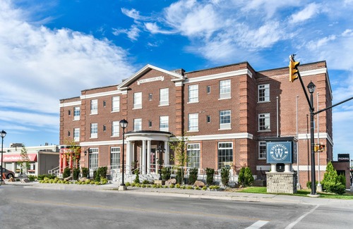 Orillia Hotel | The Champlain Waterfront Hotel, an Ascend Hotel Collection