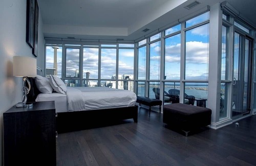 CityPlace Apartment | City/Lake view 2-storey condo w/parking
