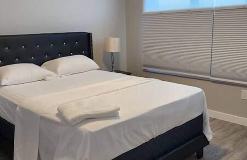 Winnipeg Apartment | Chesskings Suites - 2 Bedroom Lariviere Street
