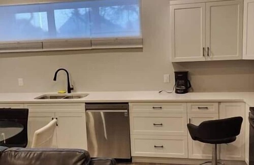 Winnipeg Apartment | Chesskings Suites - 2 Bedroom Lariviere Street
