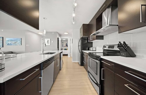 Crosstown Condo | Stunning and Spacious 3 Bedroom/2 Bathroom Condo in Central Downtown Vancouver