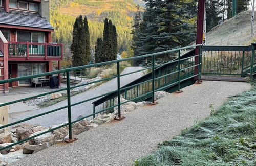East Kootenay Condo | Panorama mountain retreat. 5 min walk to the gondola.