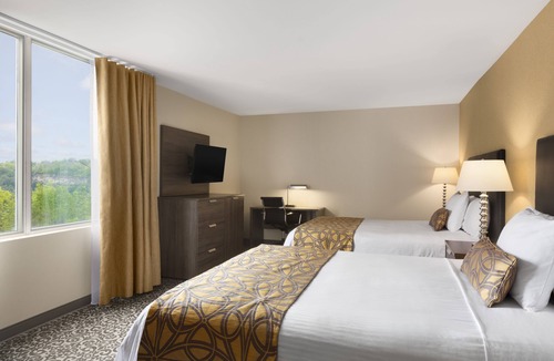 Niagara Falls Hotel | Travelodge by Wyndham Niagara Falls Fallsview