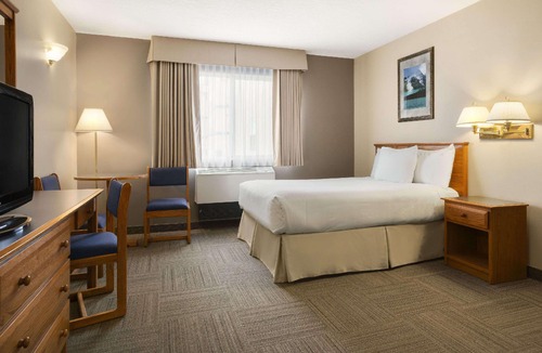 Hinton Hotel | Days Inn by Wyndham Hinton