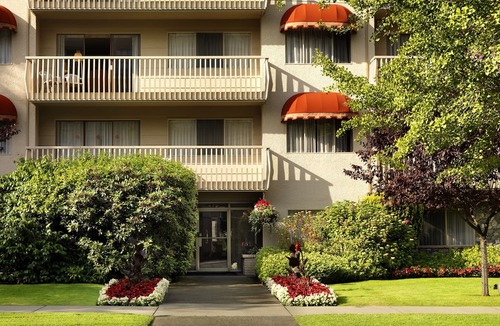 Inner Harbour Hotel | Royal Scot Hotel & Suites