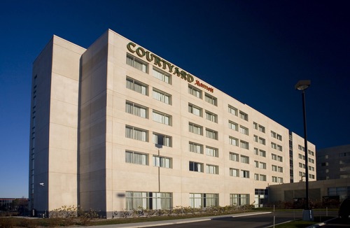 Saint-Laurent Hotel | Courtyard by Marriott Montreal Airport