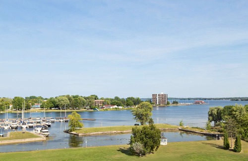 Belleville Hotel | Ramada by Wyndham Belleville Harbourview Conference Centre
