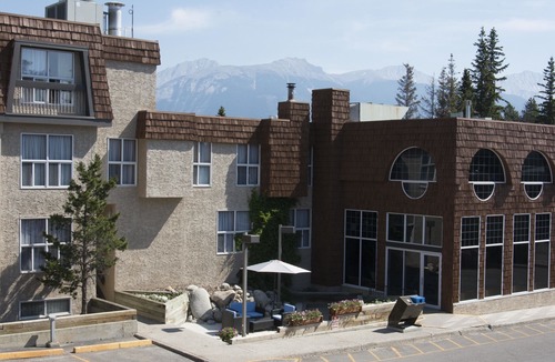 Jasper Hotel | Tonquin Inn