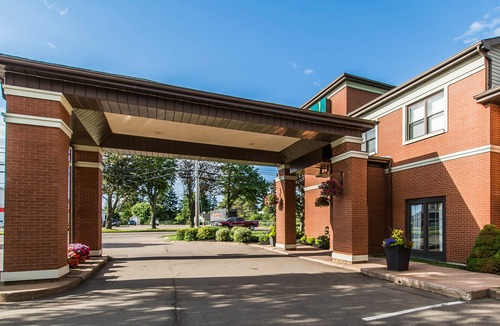 Summerside Hotel | Quality Inn & Suites Garden of The Gulf