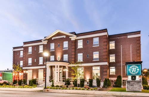 Orillia Hotel | The Champlain Waterfront Hotel, an Ascend Hotel Collection