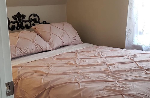 Crystal Beach Cottage | Beautiful Cozy Cottage a Mere 10 Minute Walk to the Scenic Shores of Lake Erie!