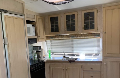 Medicine Hat House | Glamping on the creek, minutes from city amenities