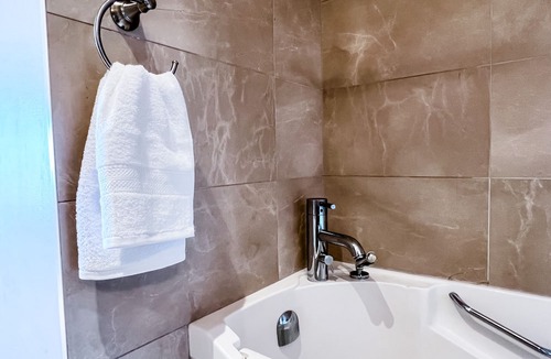 West Vancouver Apartment | Ocean View Luxury Suit Room With Patio