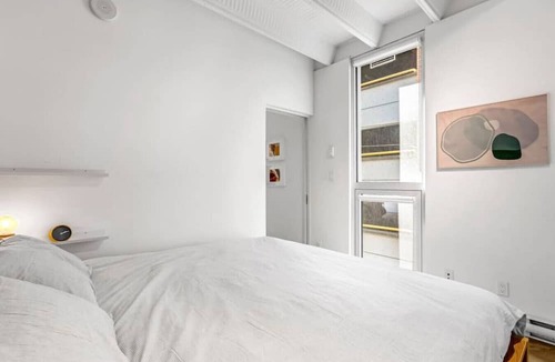 Chinatown Apartment | The Zen Loft: Shared Rooftop Bliss with City Views