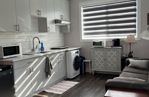 Mission Apartment | Private studio suite, WiFi, washer dryer, clean, quality linens, & smart tv.