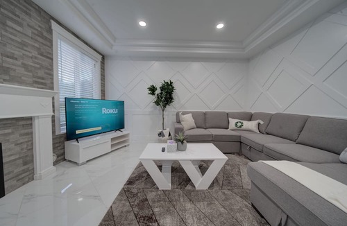 Fleetwood House | 6 bdrm home w pool/hot tub/pool table/bar/kareoke