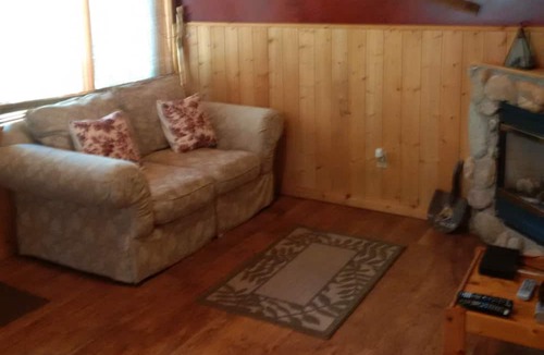 East Kootenay Cabin | Beautiful Cabin with private hot tub in quiet setting