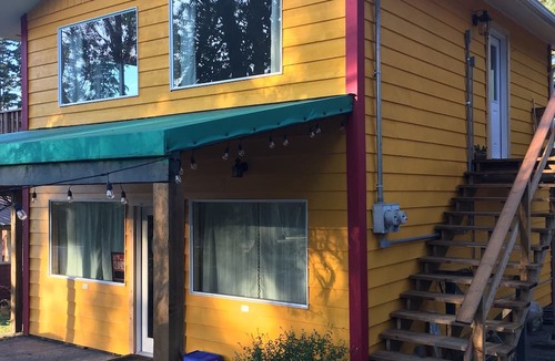 Mayne Island Apartment | Ocean view one bedroom apartment located in the heart of Mayne Island's downtown