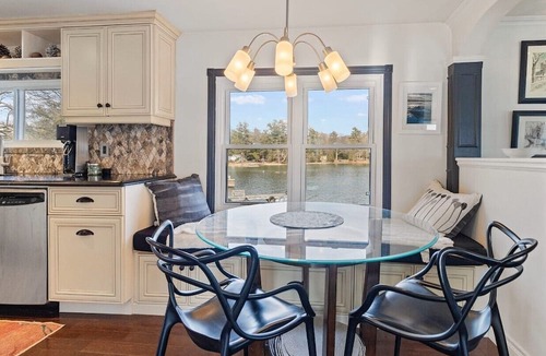 Elizabethtown-Kitley Cottage | Luxury Waterfront Residence in exclusive Lily Bay (seasonal discount)