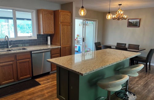 Lillooet House | Cozy house w/hottub. Views of Fraser river and mountains. Family friendly