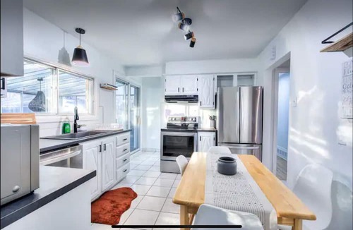 Candiac House | Style & confort by Montreal -New - 3 BR Bungalow