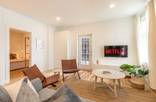 Hochelaga-Maisonneuve Apartment | HOMA-Comfort&Style-2BR-Spacious-Natural Light-FeelHome-A/C-SelfCheckIn-Metro