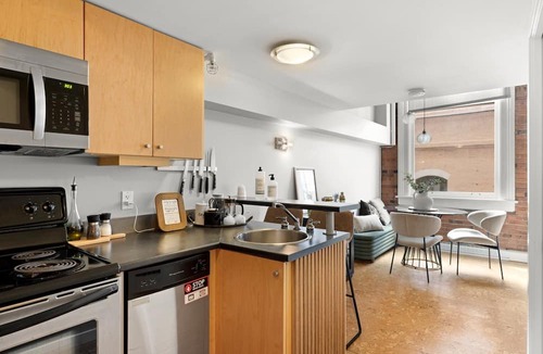 Inner Harbour Condo | Stylish Loft-Style 1Bed Apartment, Downtown Victoria