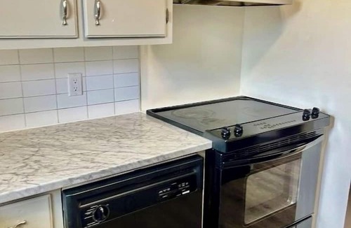 Summerside House | Centrally located Newly renovated 2 bedroom, 1bath washer dryer large back yard