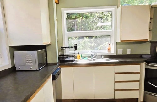 Parker Cove House | Terrific house in Vernon w! WiFi, Netflix & Prime. 5 mins. dtive to Fintry Lake.