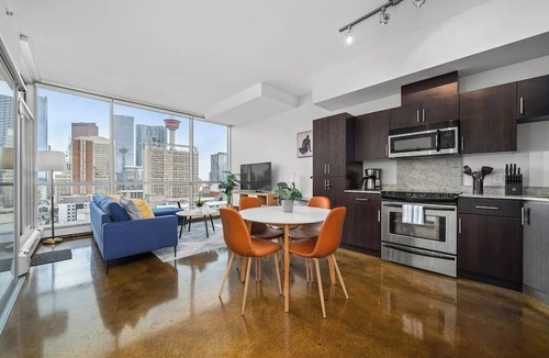 Mission District Apartment | Perfect View| UG Stall| 2 Bed| Mins to Saddledome
