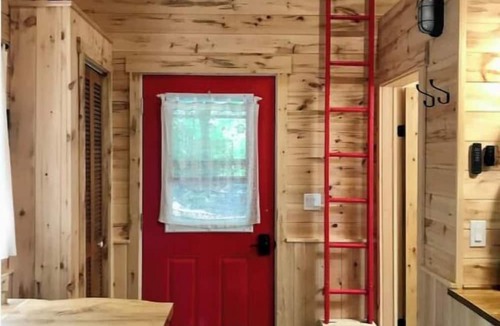 North Grenville Cabin | Cabin in the Forest