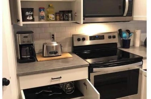 Clairmont Apartment | 3 bed, 2 full bathrooms parking for 2 vehicles