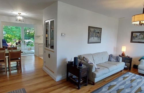 Yarmouth House | Lovely 2-bedroom accommodation with private garden minutes from Maine ferry.