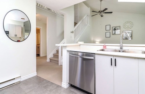 Collingwood House | Collingwood Stunning Ski/Beach Vacation Home - 10 min from the Mountains/Beach!