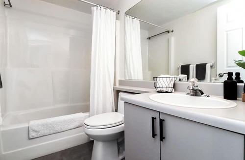 Collingwood House | Collingwood Stunning Ski/Beach Vacation Home - 10 min from the Mountains/Beach!