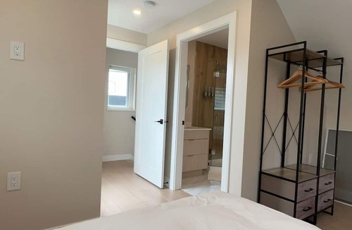 Sunset House | *NEW BUILT* Private Modern 2bd 2ba. Easy Parking