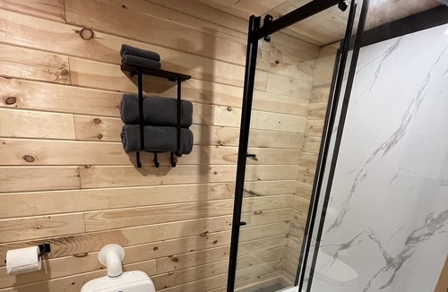 Caraquet Cabin | Le PicBois, Tiny house on the side of the river. Perfect get away to disconnect