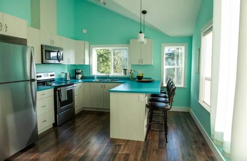 Sooke Apartment | Sooke by Nature-Carriage House Suite