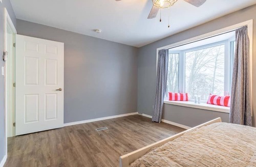 Quinte West House | Riverside Cottage Escape