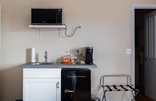 Shelburne House | In the heart of Shelburne with beautiful views including the Shelburne Harbour