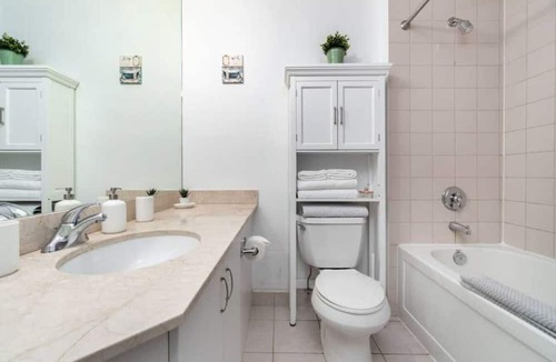 Fort York Condo | Luxury Suite with Free Parking and Private Balcony