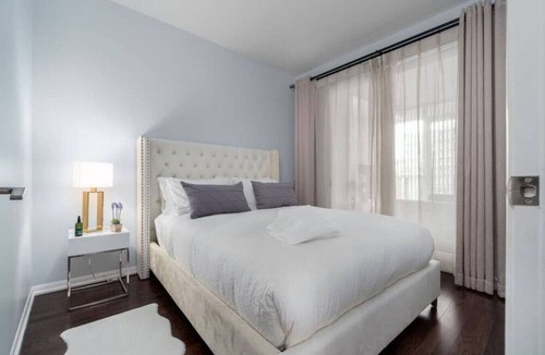 Fort York Condo | Luxury Suite with Free Parking and Private Balcony