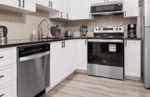 Ottawa Division Bed & Breakfast | 14 minutes from downtown, brand new home in Ottawa